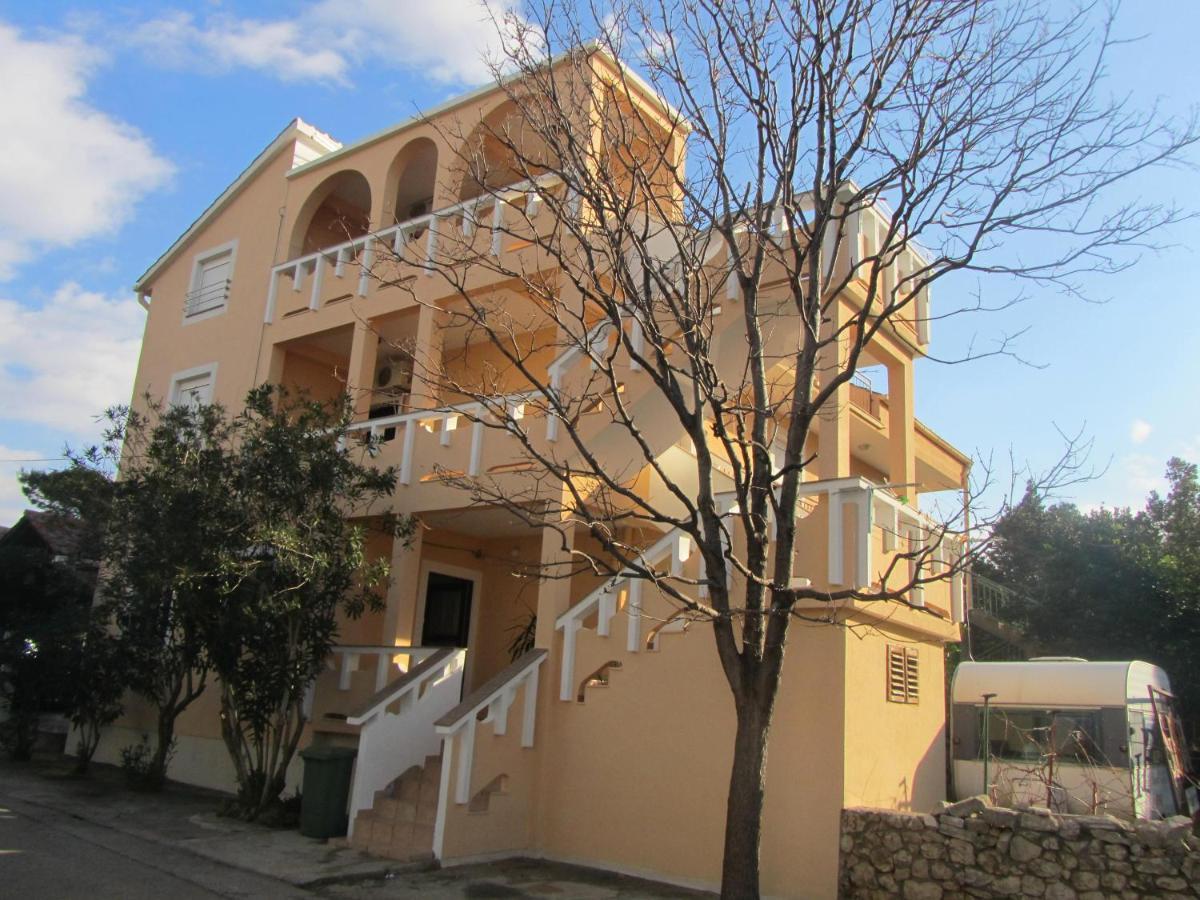 Apartments And Rooms Vesna Novalja Exterior photo