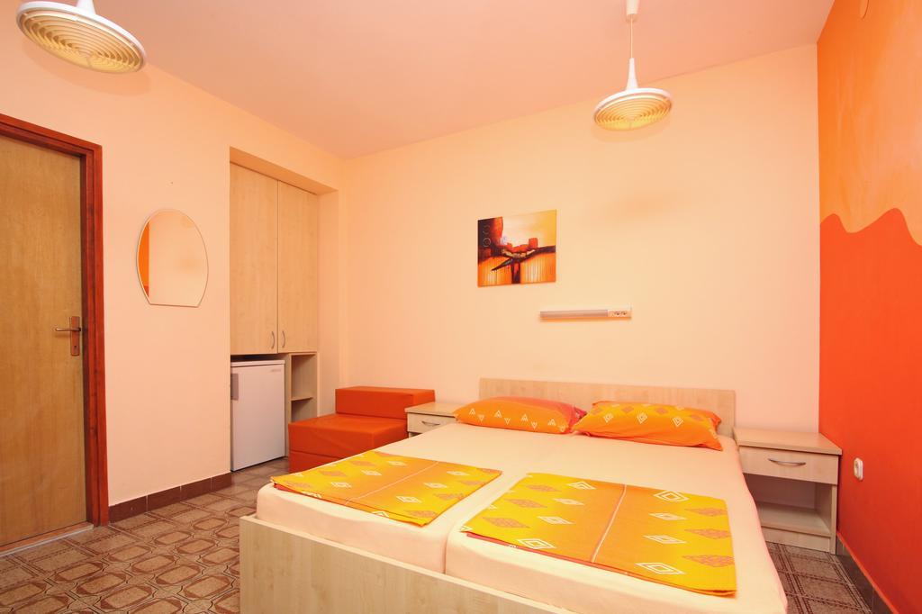 Apartments And Rooms Vesna Novalja Exterior photo