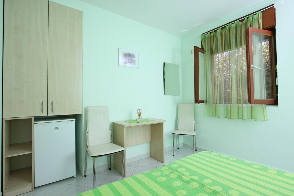 Apartments And Rooms Vesna Novalja Exterior photo