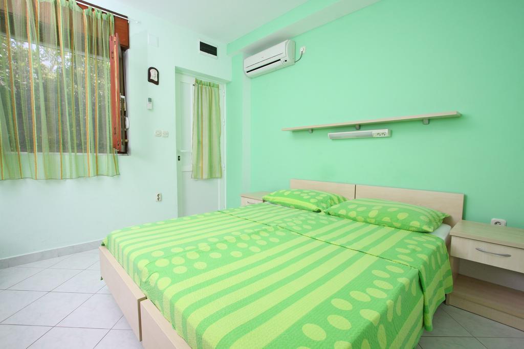 Apartments And Rooms Vesna Novalja Exterior photo